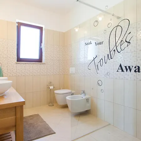 Vila Roza By Briskva Basici