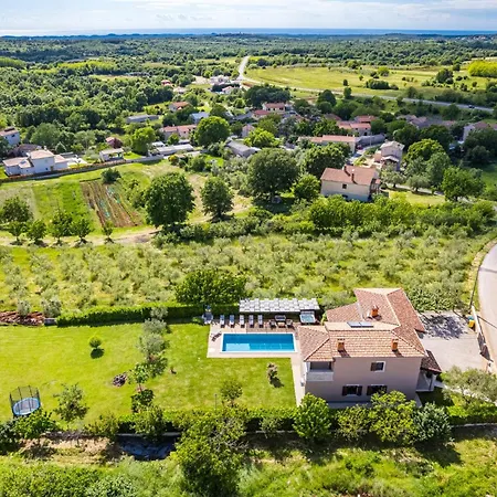 Roza By Briskva Vila *